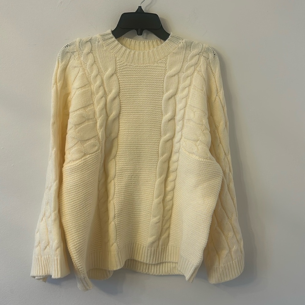 Amazon Cream White Cable Knit Sweater Size Large